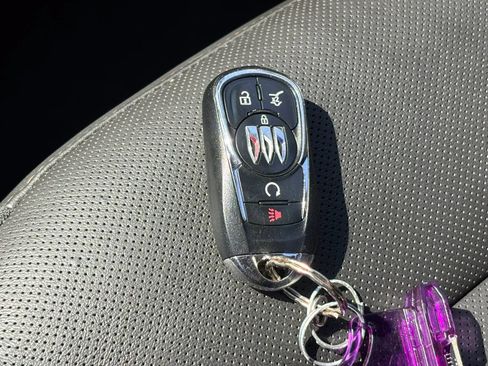 Used 2025 Buick Envista Avenir FWD image 72