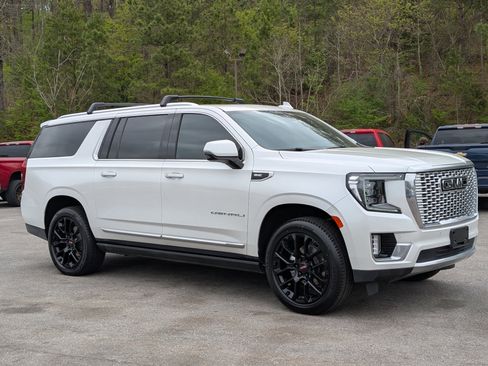 Used 2023 GMC Yukon XL Denali image 11