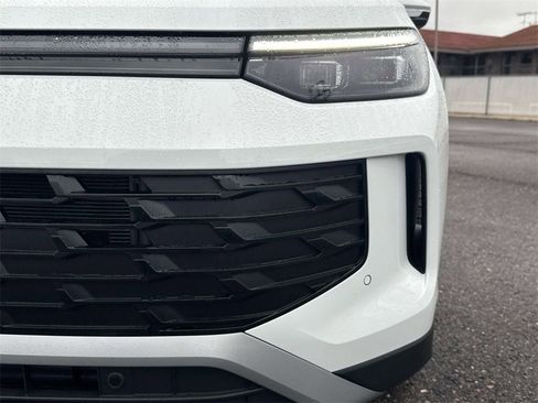 New 2026 Volkswagen Tiguan SE image 7