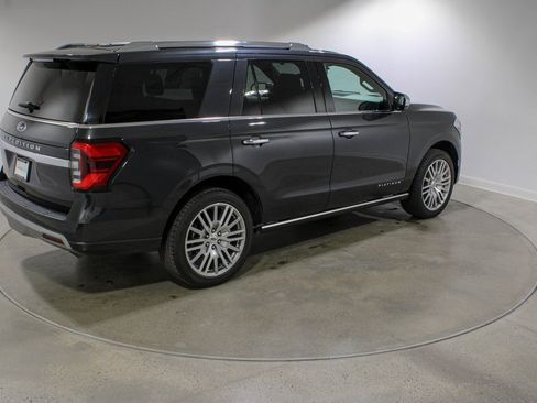 Used 2023 Ford Expedition Platinum image 7
