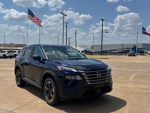 Used 2025 Nissan Rogue SV FWD image 1