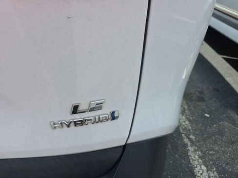 Used 2019 Toyota RAV4 LE image 10