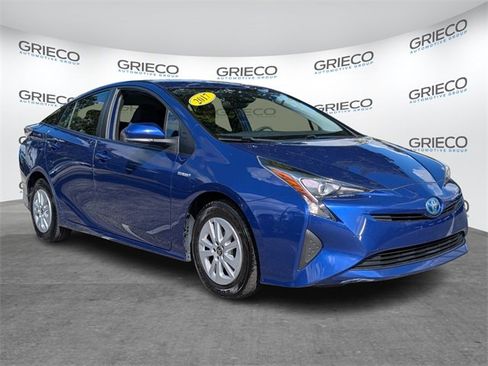 Used 2017 Toyota Prius Four image 1