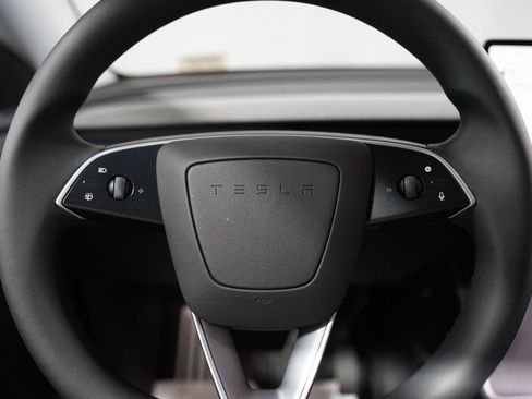 Used 2026 Tesla Model Y 2WD image 12