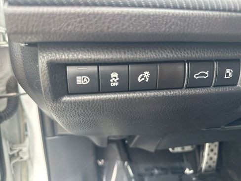 Used 2025 Toyota Camry SE FWD image 37