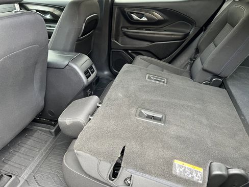 Used 2022 GMC Terrain SLE w/ Driver Convenience Package image 18