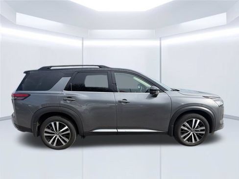 Used 2024 Nissan Pathfinder Platinum AWD/4WD image 5