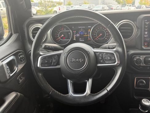 Used 2020 Jeep Gladiator Overland AWD/4WD image 18