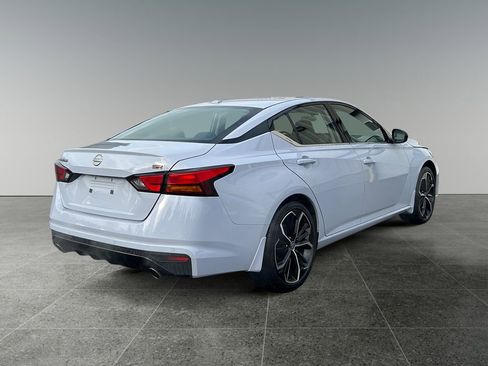 Used 2024 Nissan Altima 2.5 SR w/ SR Premium Package image 7