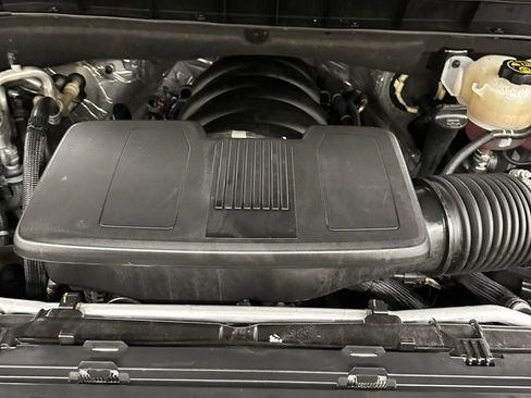 Used 2024 Chevrolet Suburban LT image 7