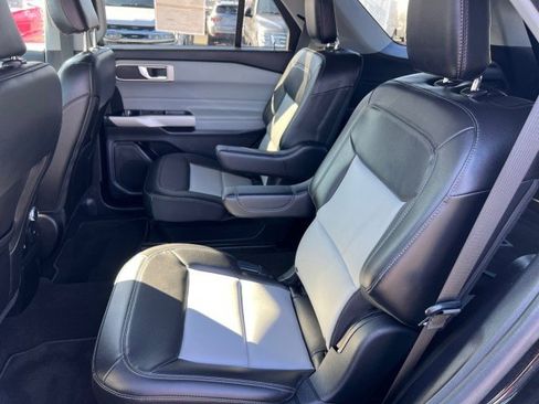 Certified 2022 Ford Explorer XLT w/ Equipment Group 202A image 19