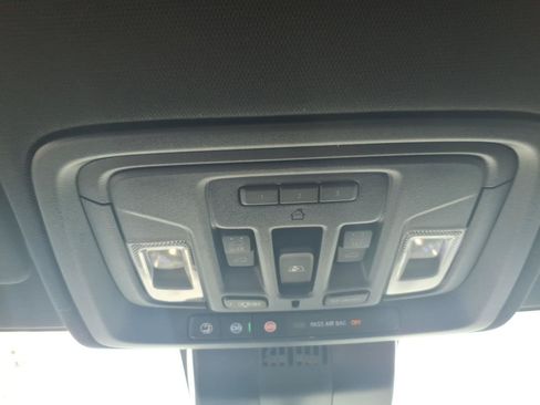 Used 2024 GMC Sierra 1500 AT4 w/ Technology Package AWD/4WD image 17