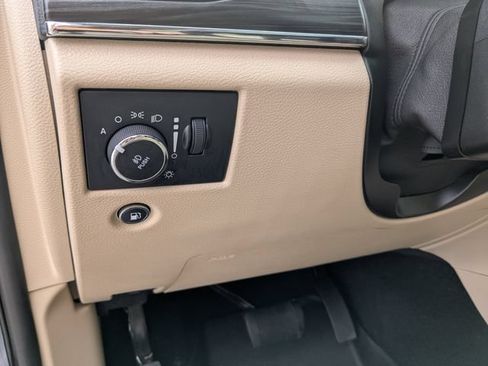 Used 2020 Jeep Grand Cherokee Limited w/ Luxury Group II AWD/4WD image 20