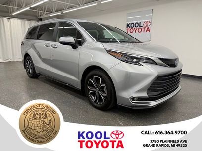 Certified 2025 Toyota Sienna Platinum