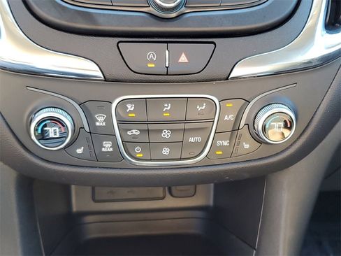 Used 2024 Chevrolet Equinox LT image 18