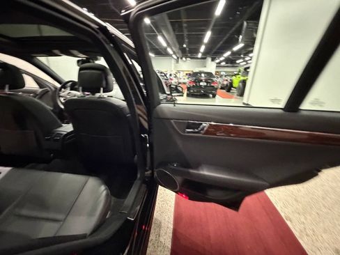 Used 2011 Mercedes-Benz C 300 4MATIC Sedan image 35