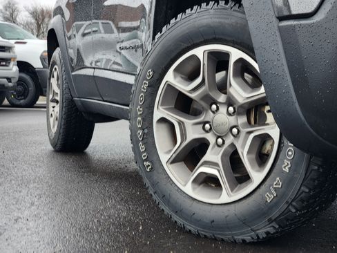 Used 2021 Jeep Cherokee Trailhawk w/ Sun, Sound & Nav Group image 13