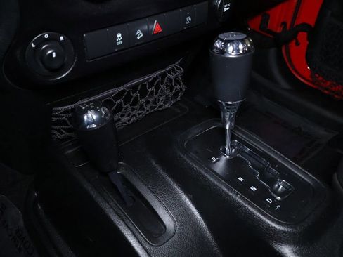 Used 2017 Jeep Wrangler Unlimited Sahara image 26