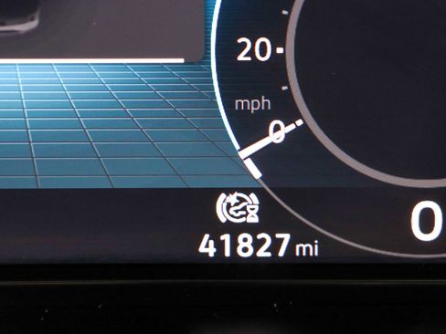 Used 2024 Volkswagen Atlas SE image 16