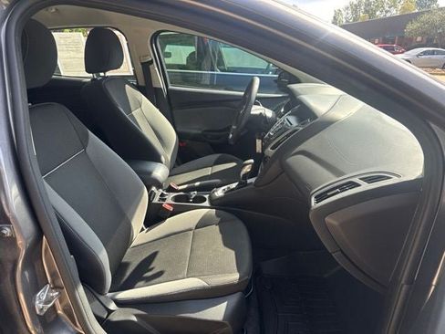 Used 2014 Ford Focus SE FWD image 26