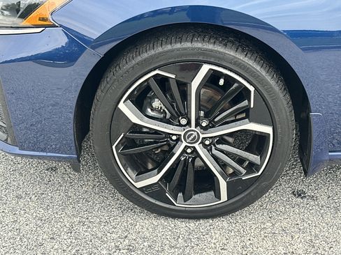 Used 2024 Nissan Altima 2.5 SR w/ SR Premium Package FWD image 11
