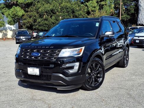 Used 2017 Ford Explorer XLT w/ Equipment Group 202A image 25