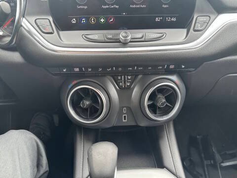 Used 2025 Chevrolet Blazer LT FWD image 16