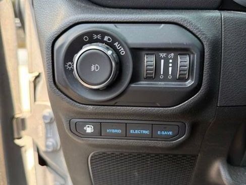 Used 2022 Jeep Wrangler Unlimited Sahara w/ Cold Weather Group AWD/4WD image 13