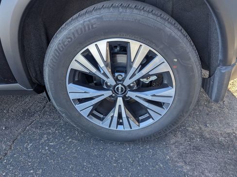 Used 2023 Nissan Rogue SV image 8