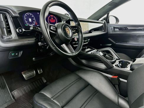 Used 2024 Porsche Cayenne Turbo GT AWD/4WD image 7