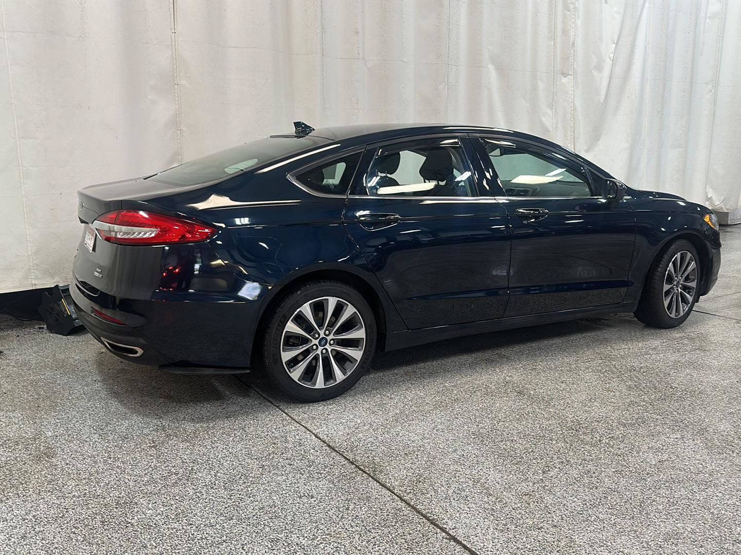 Used 2020 Ford Fusion SE AWD/4WD image 5