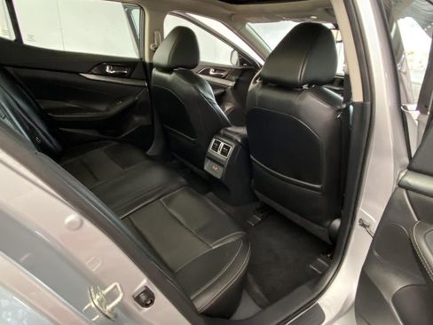 Used 2019 Nissan Maxima 3.5 SL w/ Floor Mat Group FWD image 11
