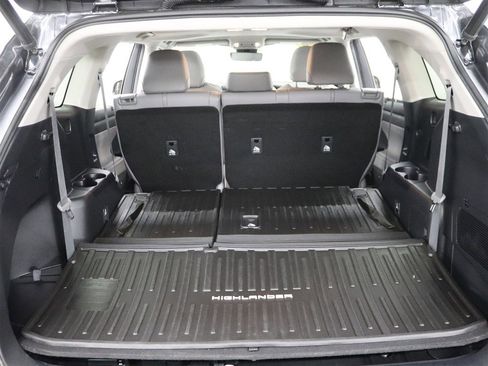 Used 2021 Toyota Highlander XLE image 7