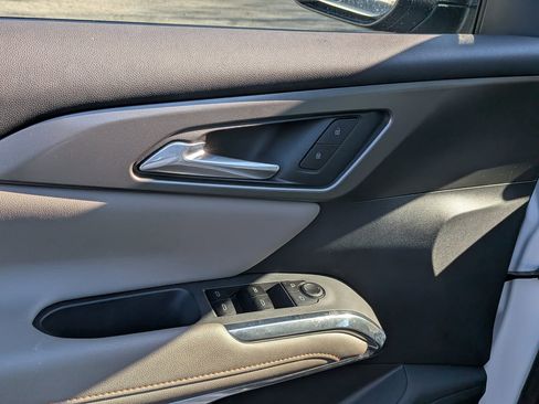 Used 2025 Chevrolet Traverse LT image 15