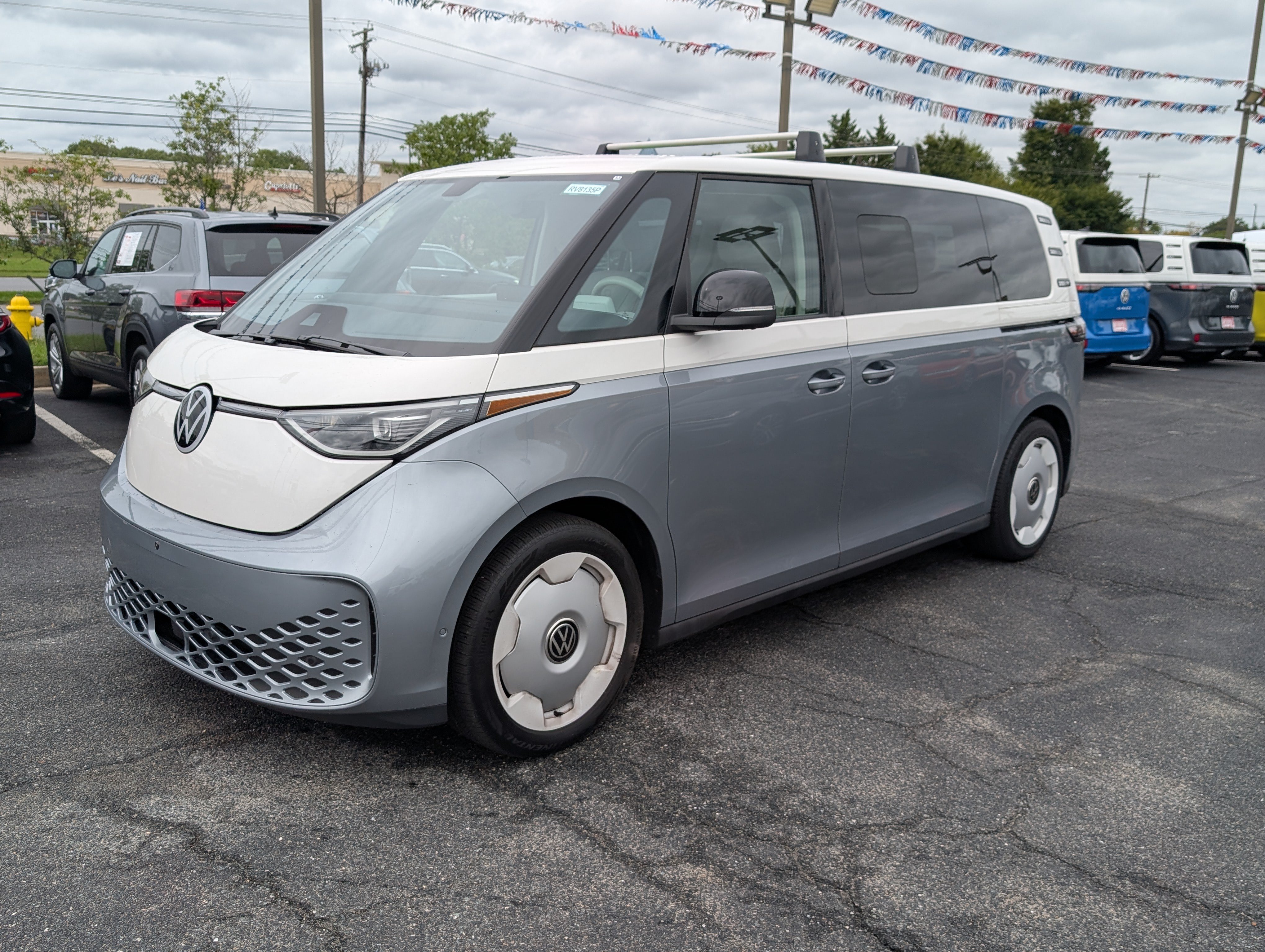 Used 2025 Volkswagen ID. Buzz 1st Edition AWD/4WD image 7