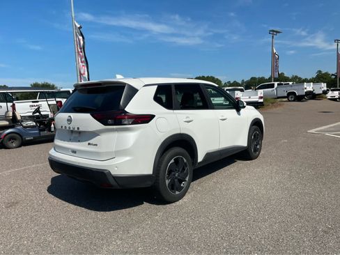 Used 2024 Nissan Rogue SV AWD/4WD image 5