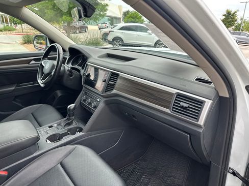 Used 2021 Volkswagen Atlas SE w/ Panoramic Sunroof Package FWD image 53