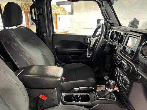 Used 2018 Jeep Wrangler Unlimited Sport S image 22