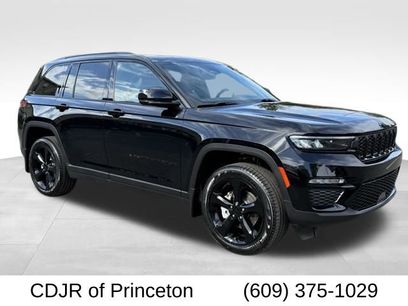 New 2025 Jeep Grand Cherokee Limited w/ Black Appearance Package