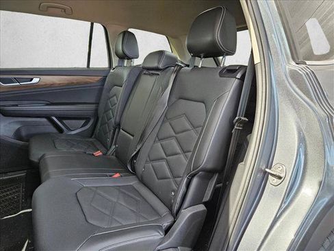 Used 2024 Volkswagen Atlas SE FWD image 15