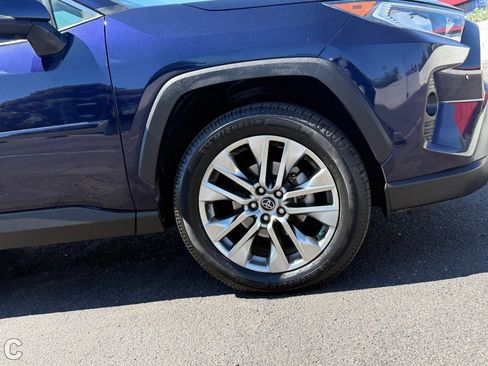 Used 2019 Toyota RAV4 Limited w/ Cold Weather Package FWD image 10
