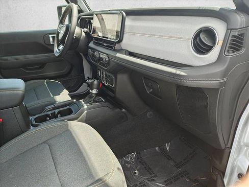 Used 2024 Jeep Wrangler Unlimited Sahara AWD/4WD image 23
