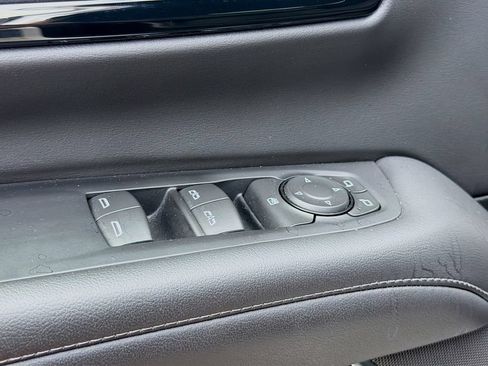 Used 2025 Chevrolet Suburban Z71 AWD/4WD image 24
