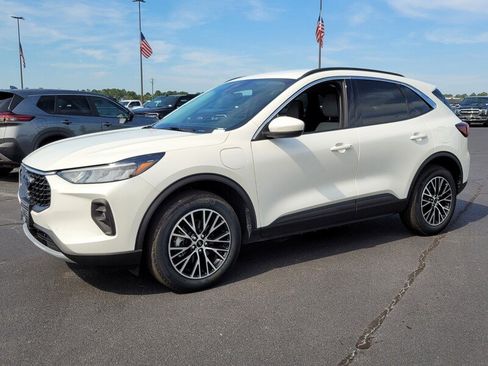 Used 2024 Ford Escape SE image 3