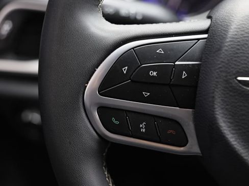 Used 2025 Chrysler Pacifica Select FWD image 30