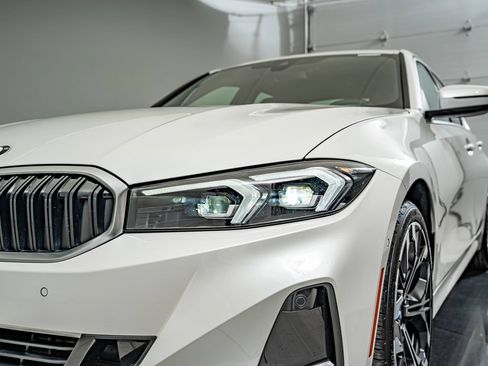 Used 2025 BMW 330i xDrive Sedan w/ M Sport Package AWD/4WD image 13