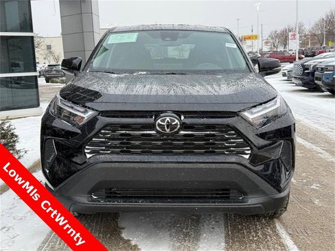 Used 2025 Toyota RAV4 LE image 8