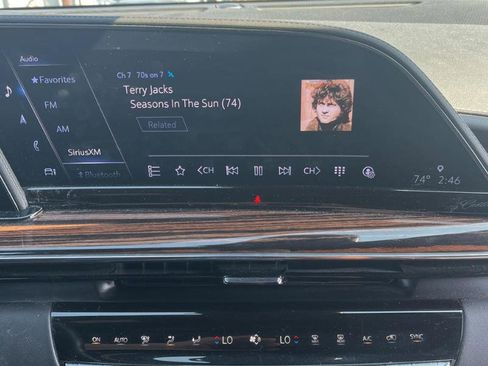 Used 2024 Cadillac Escalade ESV Luxury w/ LPO, Floor Liner Package AWD/4WD image 4