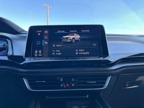 Used 2025 Volkswagen Atlas Cross Sport SE image 17