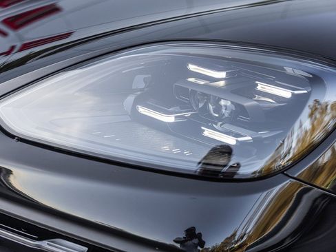 Certified 2025 Porsche Cayenne E-Hybrid image 25